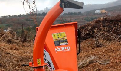 Opein | Alquiler y venta de biotrituradora y astilladora de madera Neipo, motor gasolina Honda a en Canarias, Madrid y Marruecos.