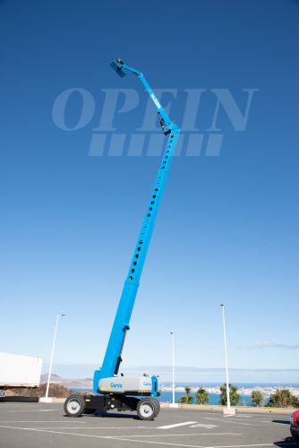 Espectacular plataforma Genie ZX-135 para OPEIN Tenerife