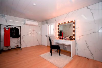 Opein | Alquiler y venta de camerinos para eventos, conciertos y rodajes de cine, modulares en Canarias, Madrid y Marruecos con la mejor calidad precio.