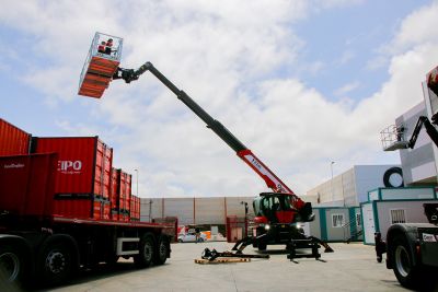 Opein | Alquiler y venta de Manipulador telescópico Manitou MRT 2145 con matriculación en Canarias, Madrid y Marruecos.<br/> 