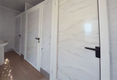 Opein | Alquiler y venta de módulos prefabricados diáfanos con baños laterales o centrales en Canarias, Madrid y Marruecos con la mejor calidad precio.