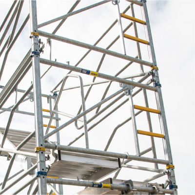 Opein | Alquiler y venta de sistemas de encofrado Doka de torres de escaleras en Madrid, Canarias y Marruecos.