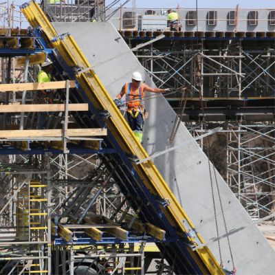 Opein | Alquiler, venta y montaje de sistemas de encofrado Doka Framax en Canarias, Madrid y Marruecos.