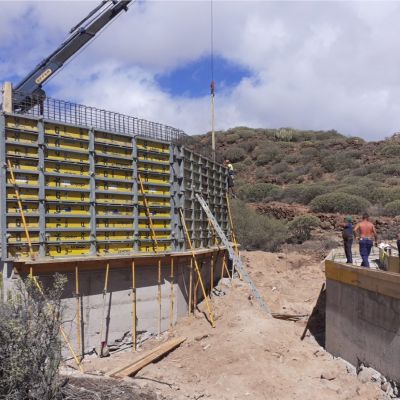 Opein | Alquiler, venta y montaje de sistemas de encofrado Doka Framax en Canarias, Madrid y Marruecos.