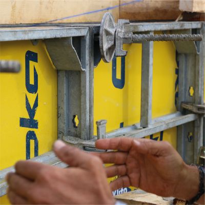 Opein | Alquiler, venta y montaje de sistemas de encofrado Doka Frami en Canarias, Madrid y Marruecos.
