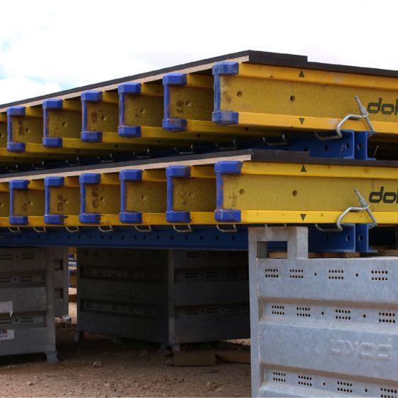 Opein | Alquiler, venta y montaje de encofrado de vigas de madera Doka en Canarias, Madrid y Marruecos.